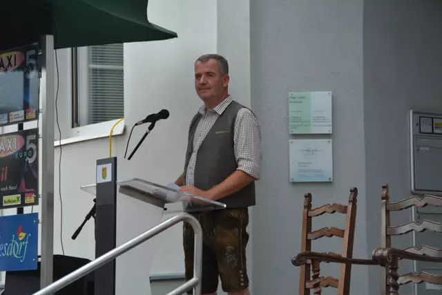 Vizebürgermeister Christoph Ramhofer bedankte sich in einer Rede bei Elisa für ihre Amtsjahr. | Foto: Jennifer Flechl