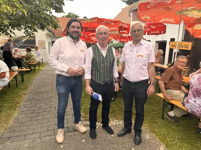 Bürgermeister Hansi Unger, der Präsident des Hianzenvereins Dietmar Sagmeister und der Erwin Schranz  | Foto: Lisa Stöckl 