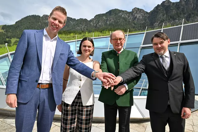 Thomas Kahn, Barbara Runggaldier, Othmar Karas und Simon Lochmann (v.l.) präsentierten das Programm des EFA25. | Foto: Gabriele Grießenböck