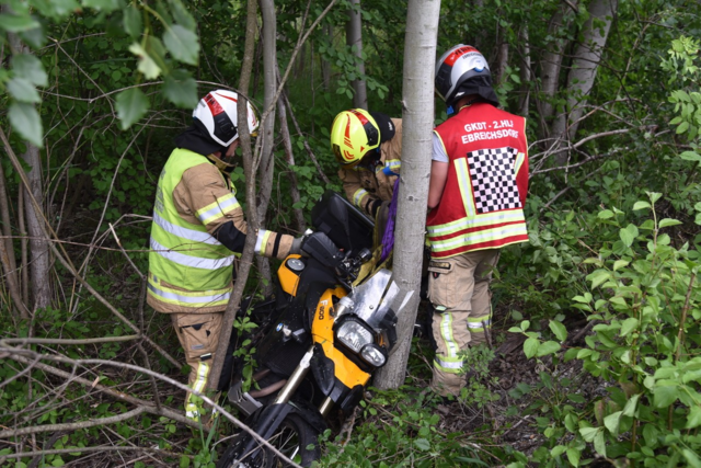 Einem Motorradfahrer wurde die nasse Fahrbahn am Sonntag zum Verhängnis.  | Foto: Monatsrevue Ebreichsdorf