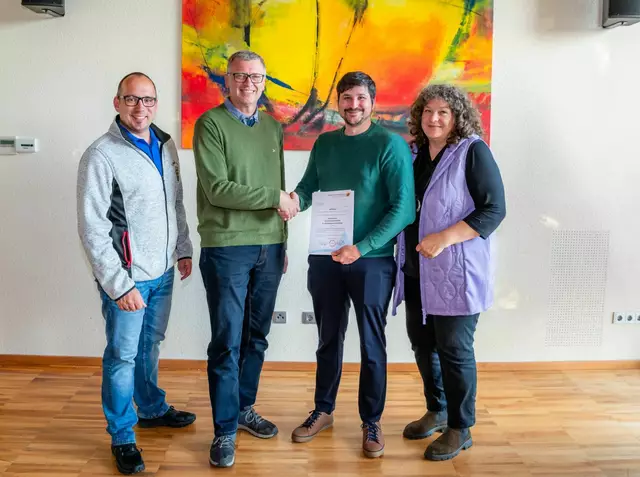 Markus Weber, der ehem. Zivilschutzbeauftragter Ernst Prix, Daniel Veselinov und Bgm. Beate Jilch | Foto: Marktgemeinde Atzenbrugg