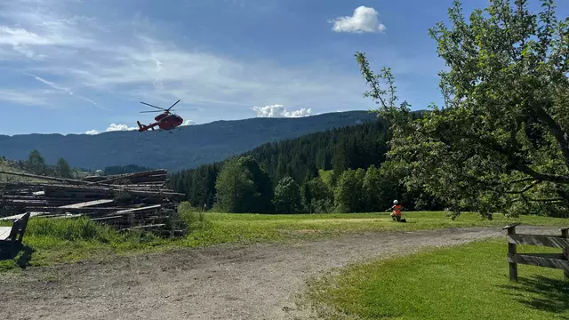 Im Tamsweger Ortsteil Haiden erreignete sich am Montag, 2. Juni 2025, ein schweren Arbeitsunfall, zu dem die Einsatzkräfte alarmiert worden waren. Auch ein Rettungshubschrauber war im Einsatz. | Foto: BSBÖ OVI Keidel Thomas