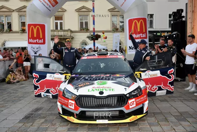 Raimund Baumschlager &amp; Thomas Zeltner freuen sich über den dritten Platz. | Foto: Harald Illmer