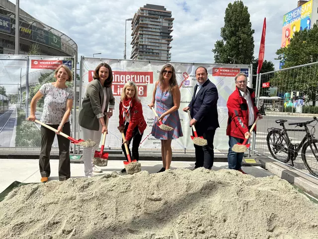 v. l.: Gudrun Senk (Wiener Linien), Selma Arapović (Neos), Monika Unterholzner (Wiener Stadtwerke), Ulli Sima, Alexander Nikolai und der Landstraßer Bezirksrat Günther Cermak (alle SPÖ) beim Spatenstich zur Linie 18.  | Foto: Luca Arztmann/MeinBezirk