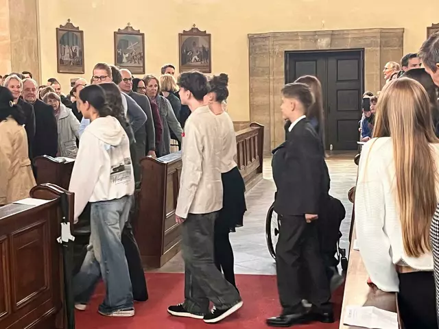 Die Jugendlichen beim Einzug in den Festgottesdienst | Foto: Bernd Dorner