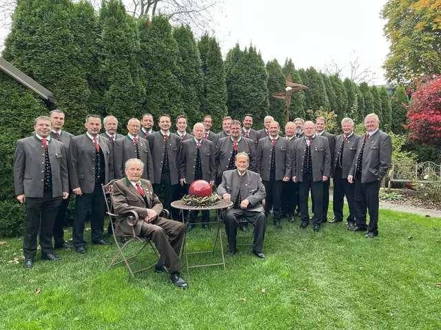 Wie man am Chorfoto sieht, verbindet die Freude am Gesang jede Altersgruppe. Wichtig ist den Mitgliedern das Miteinander.
 | Foto: Privat