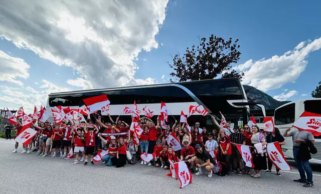 Die über 100 Waidringer Fans konnten die 0:2 Niederlage in Buch nicht verhindern. | Foto: Kogler