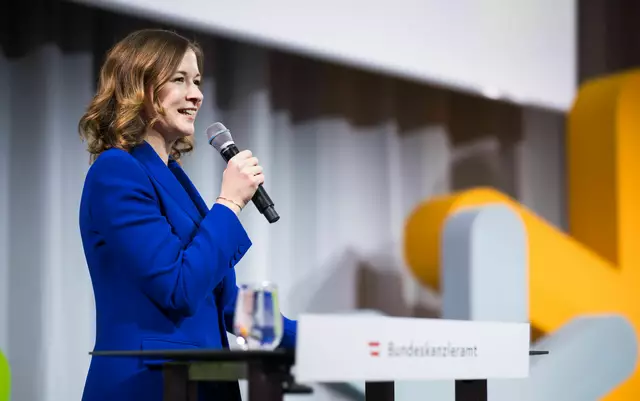 Claudia Plakolm hat den Staatspreis vergeben. | Foto: Christopher Dunker