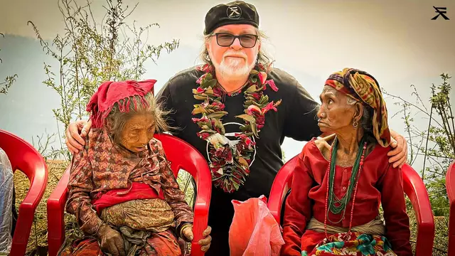 Die ältesten indigenen Völker in Chepang freuen sich über die Unterstützung durch Frizzey Light. | Foto: Frizzey Light