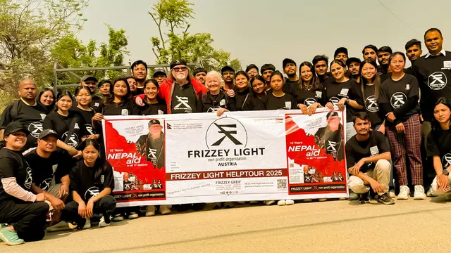 Das Ärzte- und Frizzey Light Team in Nepal, über 30 ehrenamtliche Studenten unterstützen den Einsatz mit voller Hingabe unter der lokalen Leitung von Luxmi und Jagadish. | Foto: Frizzey Light