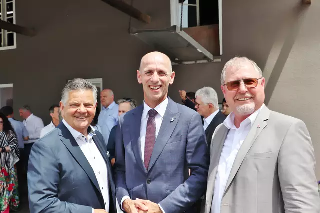 Landesrat Willibald Ehrenhöfer (Bildmitte) mit Michael Hohl von der Wirtschaftskammer Steiermark und Roto Frank Geschäftsführer Christian Lazarevic (re) | Foto: Edith Ertl
