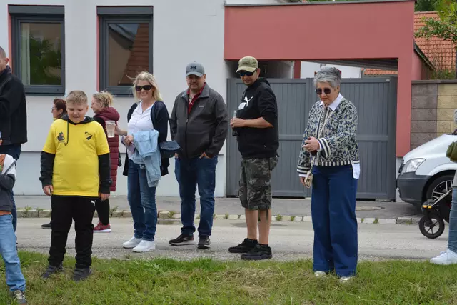 Auch Bürgermeisterin Ulrike Kitzinger fieberte mit. | Foto: Jennifer Flechl