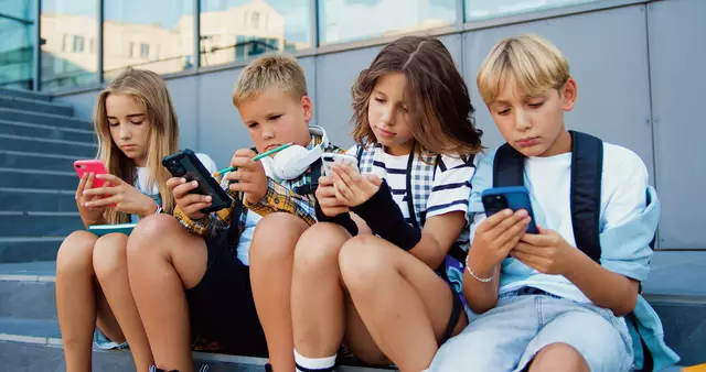 Alarmierend ist die Entwicklung bei Kindern. Aufgrund des ständigen Reizwechsels durch soziale Medien, Videos und Benachrichtigungen fällt es ihnen häufig schwer, sich zu konzentrieren. | Foto: panthermedia_sergii_kozii