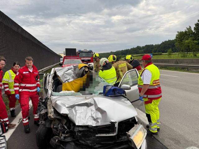 Die Einsatzkräfte erwartete an der Unfallstelle eine Menschenrettung.