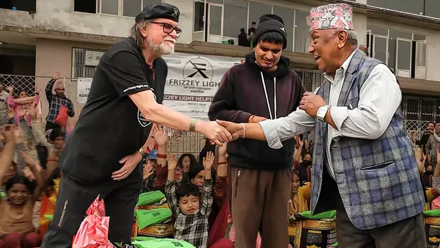Krishna Kumar Prajapati, Bezirksvorsteher von Bhaktapur: „Frizzey ist ein Botschafter der gelebten Menschlichkeit – so etwas habe ich noch nie erlebt.“ | Foto: Frizzey Light