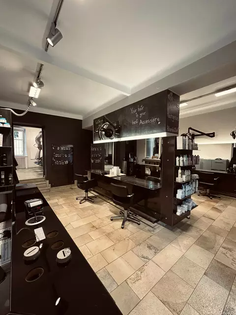 Gemeinsam mit ihrem Mann schafft Njomza in ihrem Hairsalon am Hildmannplatz eine eine Wohlfühloase für alle, die Wert auf Qualität und Herzlichkeit legen. | Foto: Njomza