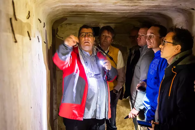 „Wir wollen zeigen, dass Erinnerung nicht bei einem Denkmal beginnt – sondern bei Gesprächen, Begegnungen und neuen Formen des Gedenkens“, so Gangoly.  | Foto: Christian Husar