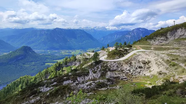 Mit der Gondel oder über die Panoramastraße kommt man bis zum Parkplatz auf der Loseralm... | Foto: I.Wozonig 