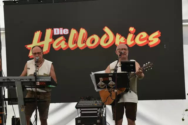 "Die Hallodries" machten Stimmung beim Frühschoppen. | Foto: Michael Strini