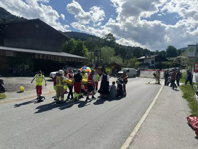 Am 31.05.2025 gegen 15.30 Uhr kam es in einem Kreuzungsbereich in Niederau (Kreuzung Wildschönauerstraße / Wildschönauer Landesstraße) zu einer Kollision zwischen einem Motorrad und einem Motorfahrrad.  | Foto: ZOOM.Tirol