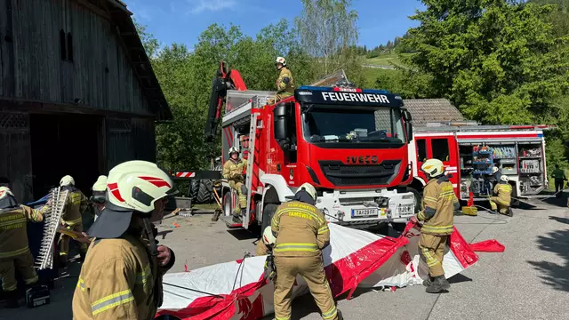 Im Tamsweger Ortsteil Haiden erreignete sich am Montag, 2. Juni 2025, ein schweren Arbeitsunfall, zu dem die Einsatzkräfte alarmiert worden waren. Auch die Feuerwehr war im Einsatz. | Foto: BSBÖ OVI Keidel Thomas