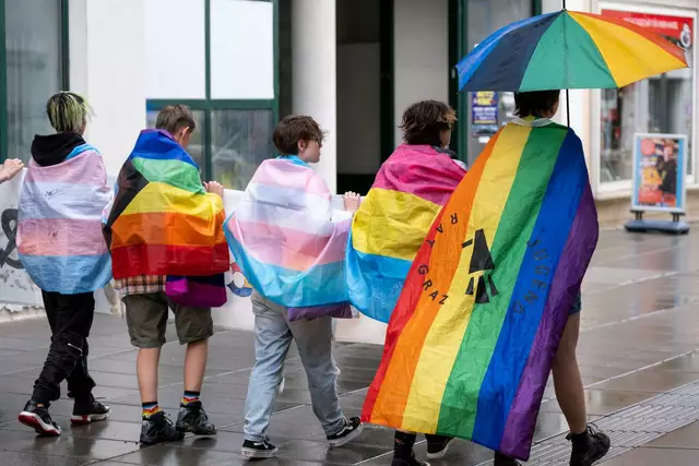 Die bunten Farben stehen nicht nur für Vielfalt sondern auch als Statement gegen Intoleranz und Gleichgültigkeit. | Foto: LAMOUR