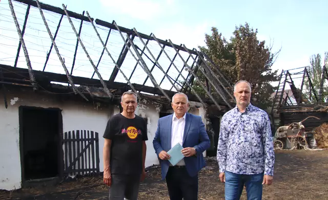 Die Betroffenheit bei Bürgermeister Andreas Grandits (Mitte), Verschönerungsvereinsobmann Valentin Grandits (links) und dessen Stellvertreter Franz Kirisits ist groß. | Foto: Martin Wurglits