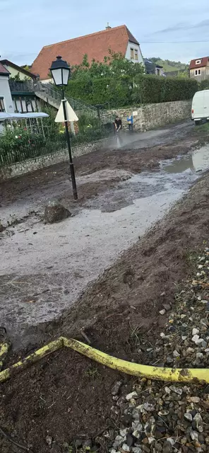 Die Straßen waren völlig verschlammt. | Foto: FF Dürnstein/ Raimund Lumesberger