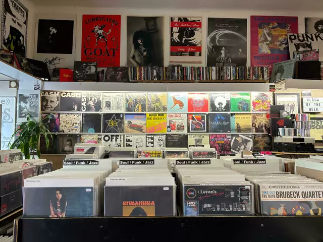"Rave Up Records" bietet ein breites Sortiment an Schallplatten an. | Foto: Pia Rotter/MeinBezirk