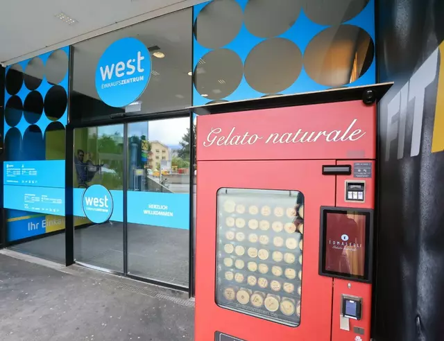 Im Einkaufszentrum west gibt es ab sofort Eis rund um die Uhr.  | Foto: EKZ west