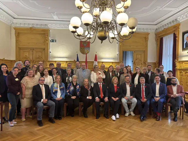 Bei der konstituierenden Sitzung der Bezirksvertretung wurden die bei der Wien-Wahl gewählten Bezirksrätinnen und -Räte offiziell bestätigt.  | Foto: Ipirotis/MeinBezirk