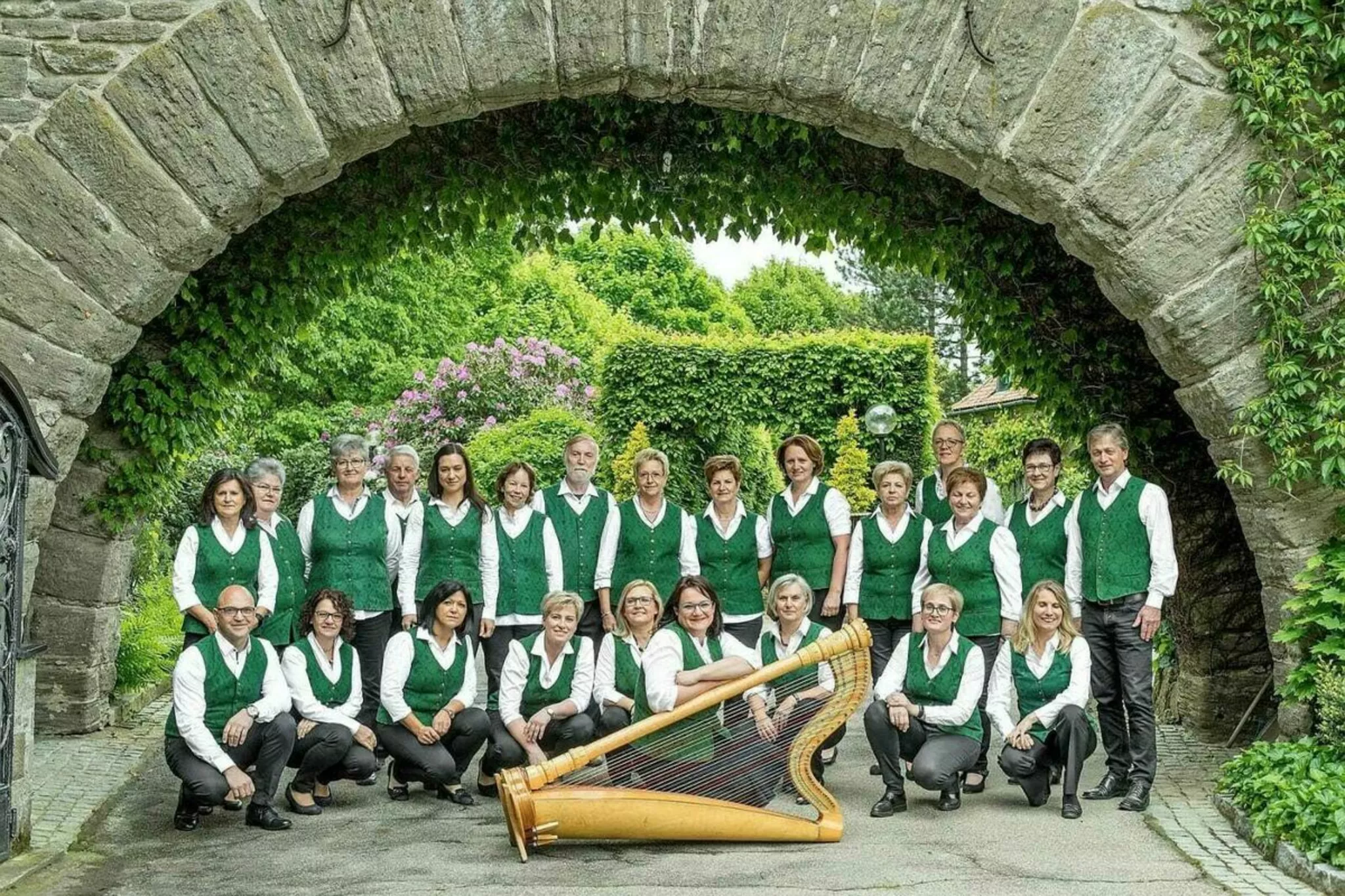 Ch-re-lassen-Schloss-Hantberg-in-Johnsdorf-erklingen