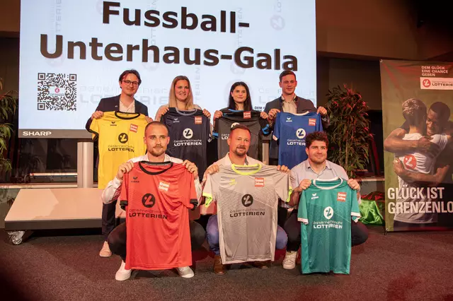 eine Garnitur Erima Dressen wurde uns gesponsert von den Lotterien und der Kronen Zeitung - Madlen Schrittwieser ( hinten 2.von links) | Foto: Thomas Navratil