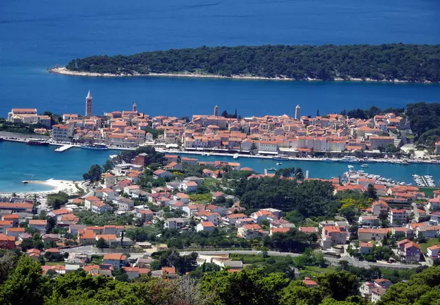 Die Stadt Rab von oben
