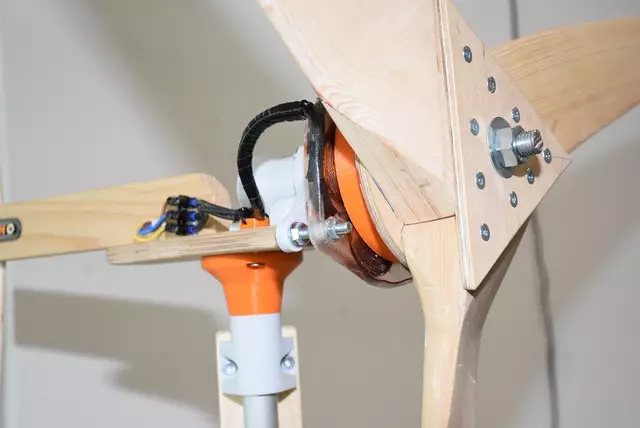 Große Begeisterung herrschte an der MINT-Mittelschule Pabneukirchen in den vergangenen beiden Schultagen. Buben und Mädchen der beiden ersten Klassen bauten ein Windrad und Solar-Lüfter.  | Foto: Robert Zinterhof