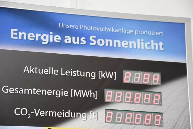 Große Begeisterung herrschte an der MINT-Mittelschule Pabneukirchen in den vergangenen beiden Schultagen. Buben und Mädchen der beiden ersten Klassen bauten ein Windrad und Solar-Lüfter.  | Foto: Robert Zinterhof