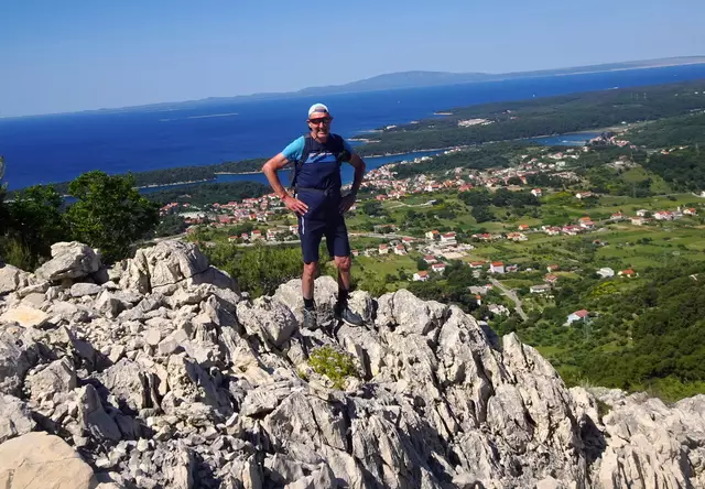 Im felsigen Gelände des Kamenjak, dem höchsten Berg von Rab