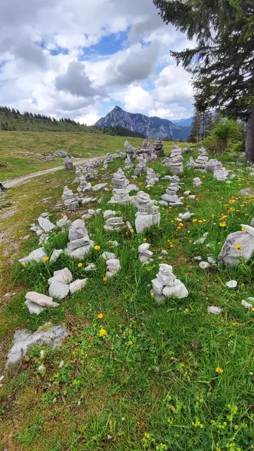 Man quert den Berghang auf einem gemütlichen Weg fast eben... | Foto: I.Wozonig 