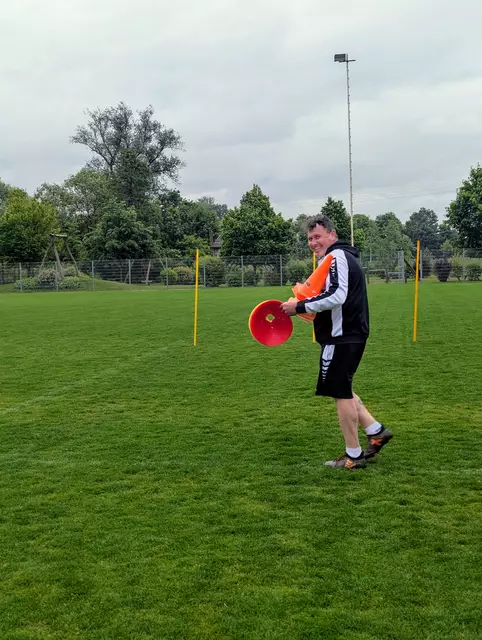 Markus Kaserer beim Training seiner "Mädels", dem Damenteam des FC Münzkirchen. | Foto: FC Münzkirchen