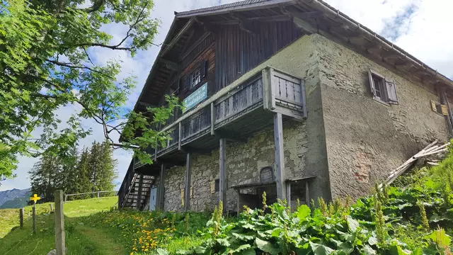 Die historische Postalmhütte liegt am Wanderweg... | Foto: I.Wozonig