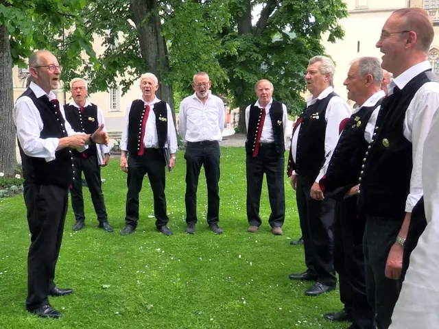 Singen vor der Kirche | Foto: MGV Mooskirchen