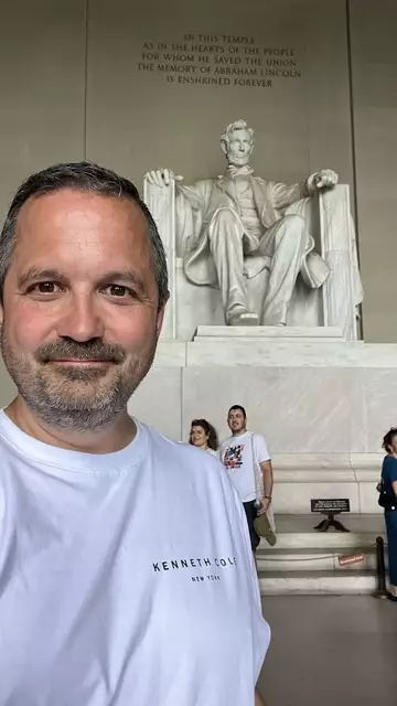 Klassiker: Jörg Toman vor Abraham Lincolen. | Foto: privat