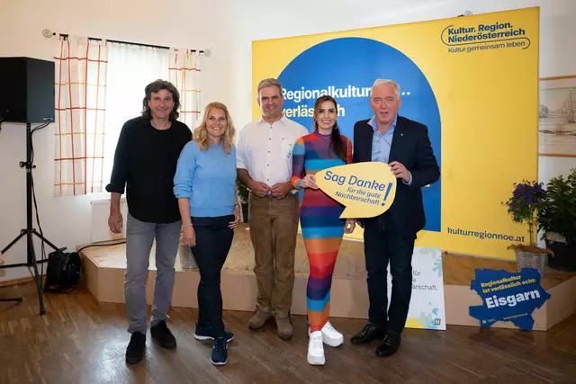 Musiker Philipp Griessler, Moderatorin Birgit Perl, Bürgermeister Günter Schalko, Sängerin Julia Raich, Kultur.Region.Niederösterreich-Geschäftsführer Martin Lammerhuber | Foto: Christian Freitag