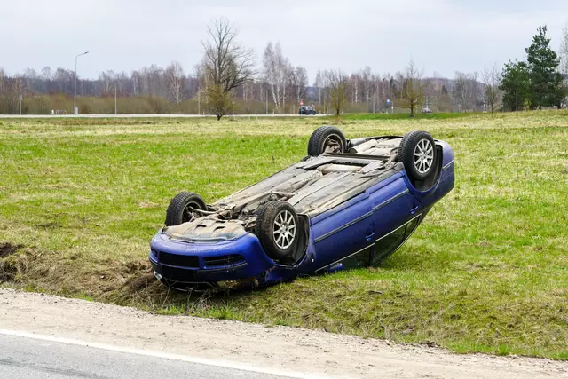 Ein Pkw überschlug sich nach einer heftigen Kollision auf der B81 Bleiburger Straße mehrmals. (Symbolfoto) | Foto: stock.adobe.com/at/Zigmunds 