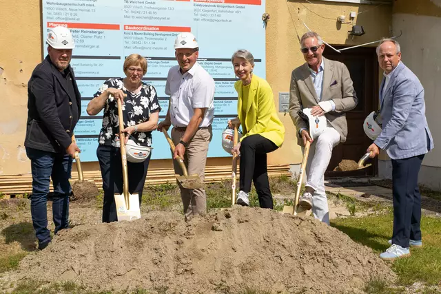 Baumeister Peter Reinsberger, Vizebürgermeisterin Astrid Reinsberger-Foditsch, Bürgermeister Franz Sabitzer, Landeshauptmann-Stellvertreterin und Eigentümervertreterin Gaby Schaunig, Kaufmännischer Geschäftsführer LWBK Harald Repar und Wolfgang Ruschitzka, Technischer Geschäftsführer LWBK | Foto: Gernot Gleiss Photography