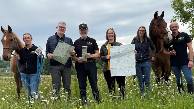 Von links: Birgit Hennerbichler, Markus Obermüller, Rudi Binder, Beatrix Swoboda, Simone Hennerbichler und Philipp Reichart. | Foto: Reitregion Mühlviertler Kernland/Hennerbichler