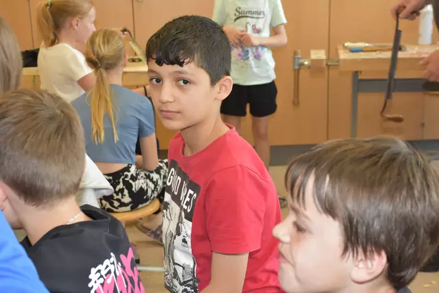Große Begeisterung herrschte an der MINT-Mittelschule Pabneukirchen in den vergangenen beiden Schultagen. Buben und Mädchen der beiden ersten Klassen bauten ein Windrad und Solar-Lüfter.  | Foto: Robert Zinterhof