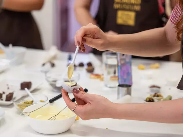 Bei Heindl in Liesing werden nicht nur Süßwaren produziert – hier können Interessierte auch selbst anpacken. | Foto: Valentina Marinelic/MeinBezirk