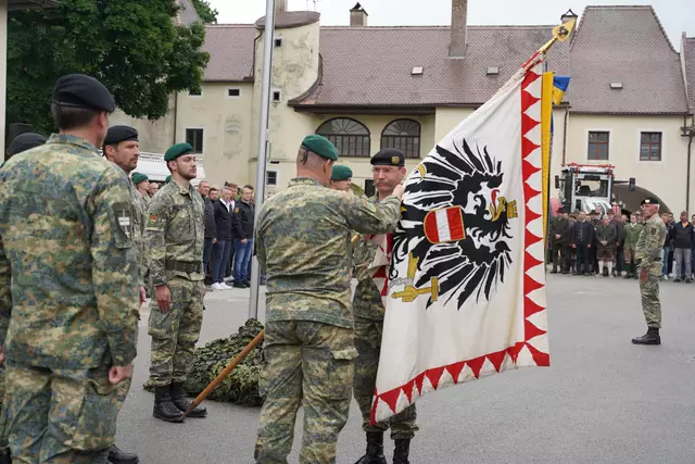 Flaggenübergabe an den neuen Kommandanten Christian Riener | Foto: Evi Leutgeb
