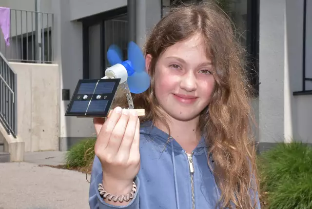 Große Begeisterung herrschte an der MINT-Mittelschule Pabneukirchen in den vergangenen beiden Schultagen. Buben und Mädchen der beiden ersten Klassen bauten ein Windrad und Solar-Lüfter.  | Foto: Robert Zinterhof